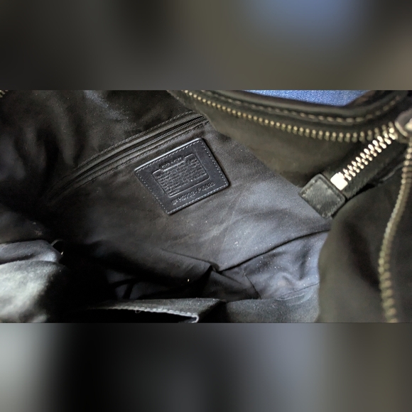 Group of Vintage Coaches . - Picture 6 of 16